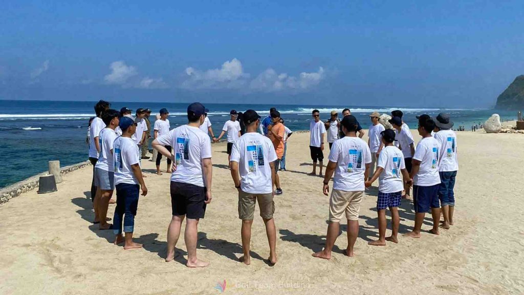 Harga Sewa Pantai di Bali untuk Aktivitas Outbound 2025 4 Pantai Melasti Bali dengan tebing kapur dan lokasi outbound menarik