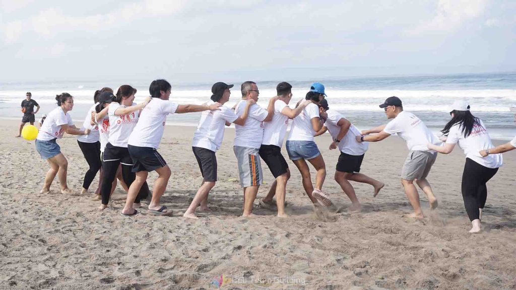 Harga Sewa Pantai di Bali untuk Aktivitas Outbound 2025 3 Outbound di Pantai Seminyak Bali dengan area luas dan sunset indah
