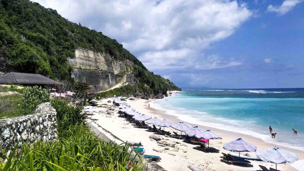 Berbagai jenis pantai di Bali mulai dari Kuta, Sanur, hingga Uluwatu