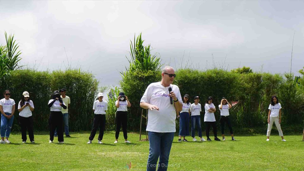 Aktivitas outdoor ringan cocok untuk team building untuk introvert