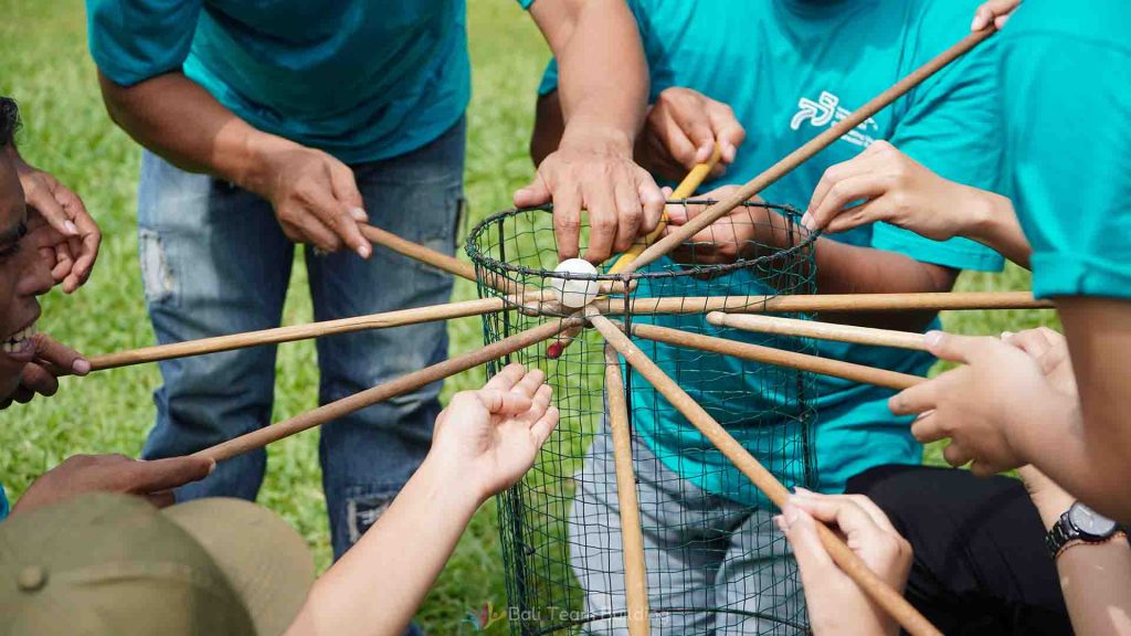Hasil team building untuk introvert membuat tim lebih solid dan harmonis