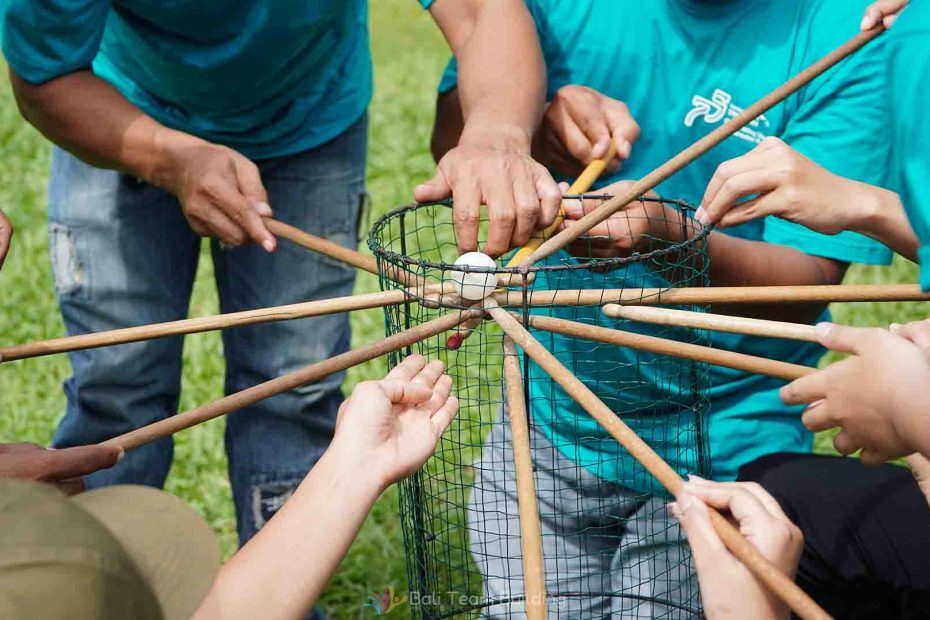 Hasil team building untuk introvert membuat tim lebih solid dan harmonis